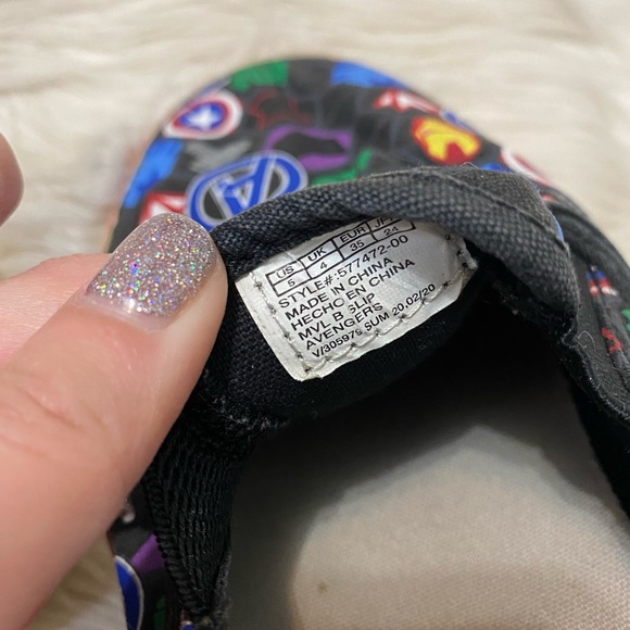 GAP Kids Marvel Avengers Print Slip On Sneakers - Picture 9 of 10
